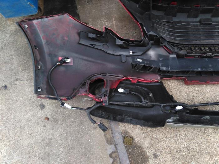 Peugeot 2008 1.2 12V e-THP PureTech 110 Sloopvoertuig (2017, Rood)