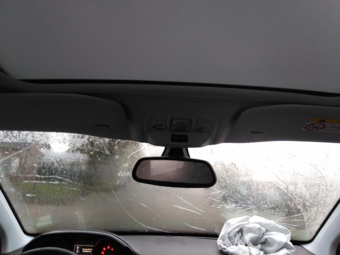 Peugeot 2008 1.2 12V e-THP PureTech 110 Sloopvoertuig (2017, Rood)