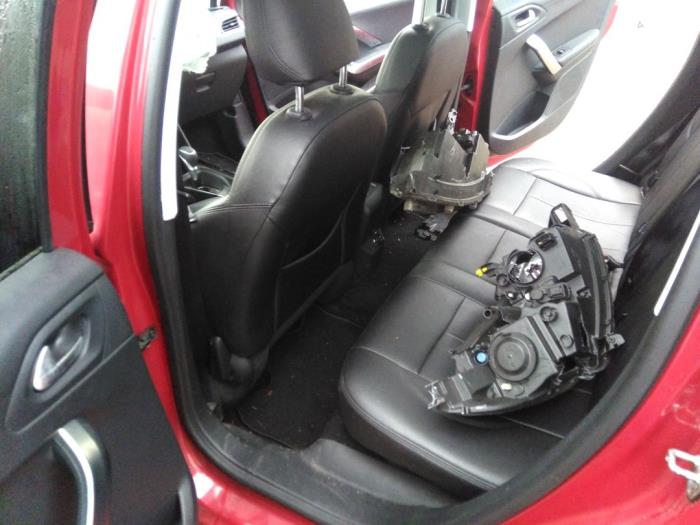 Peugeot 2008 1.2 12V e-THP PureTech 110 Sloopvoertuig (2017, Rood)