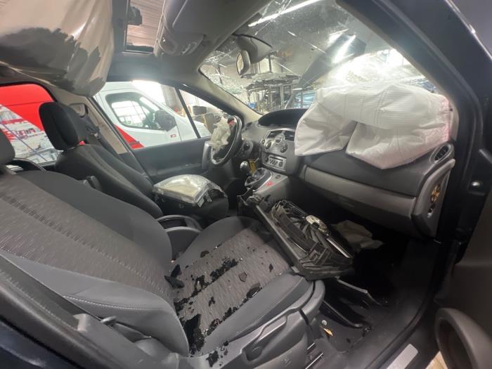 Renault Scénic II 2.0 16V Sloopvoertuig (2007, Grijs)