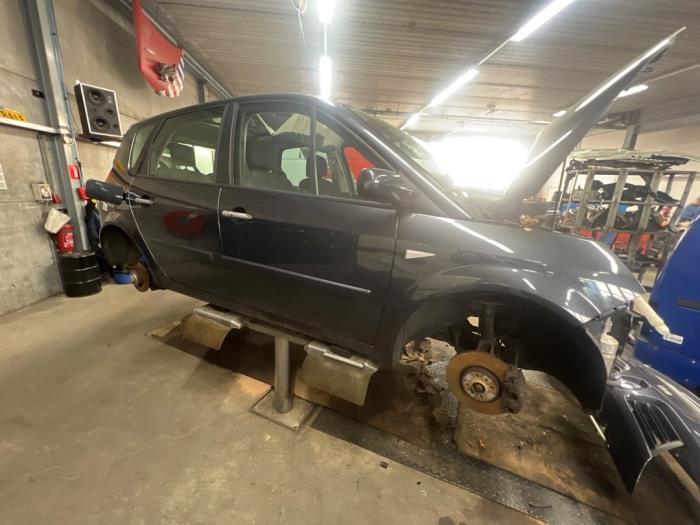 Renault Scénic II 2.0 16V Sloopvoertuig (2007, Grijs)