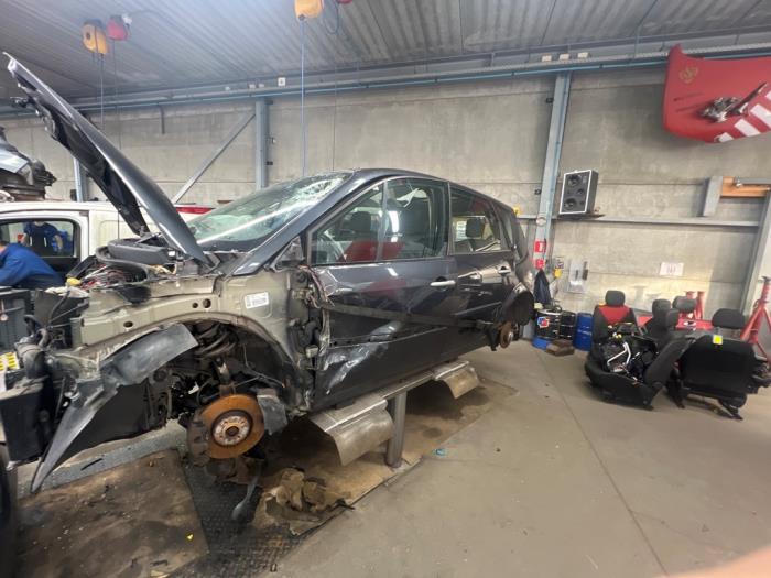 Renault Scénic II 2.0 16V Sloopvoertuig (2007, Grijs)