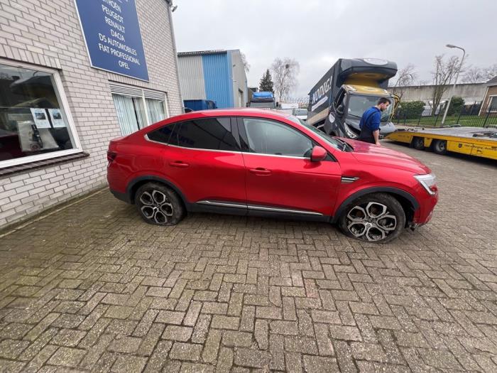 Renault Arkana 1.6 E-Tech 145 16V Sloopvoertuig (2022, Rood)