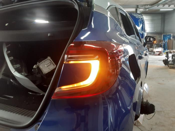 Renault Captur II 1.3 Mild Hybrid 140, TCe 140 16V Sloopvoertuig (2021, Blauw)