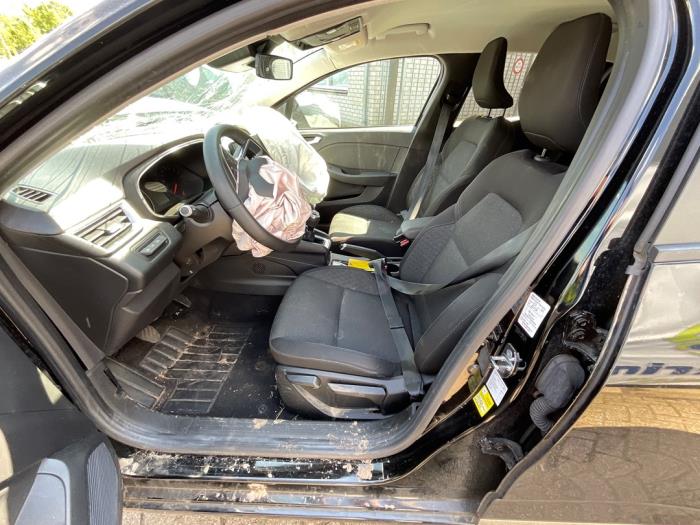 Renault Clio V 1.0 TCe 100 12V Sloopvoertuig (2021, Zwart)