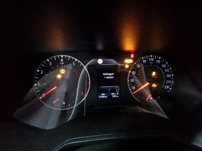 Renault Clio V 1.0 TCe 100 12V Sloopvoertuig (2021, Zwart)