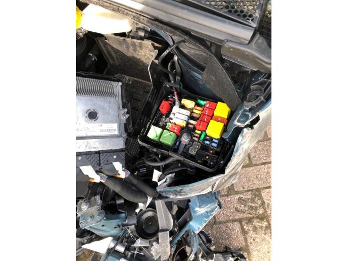 Peugeot 2008 1.2 12V e-THP PureTech 130 Sloopvoertuig (2018, Groen)