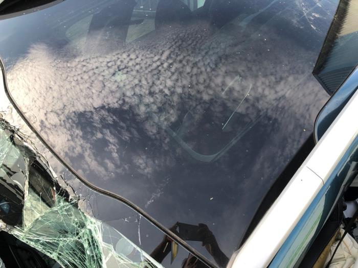 Peugeot 2008 1.2 12V e-THP PureTech 130 Sloopvoertuig (2018, Groen)