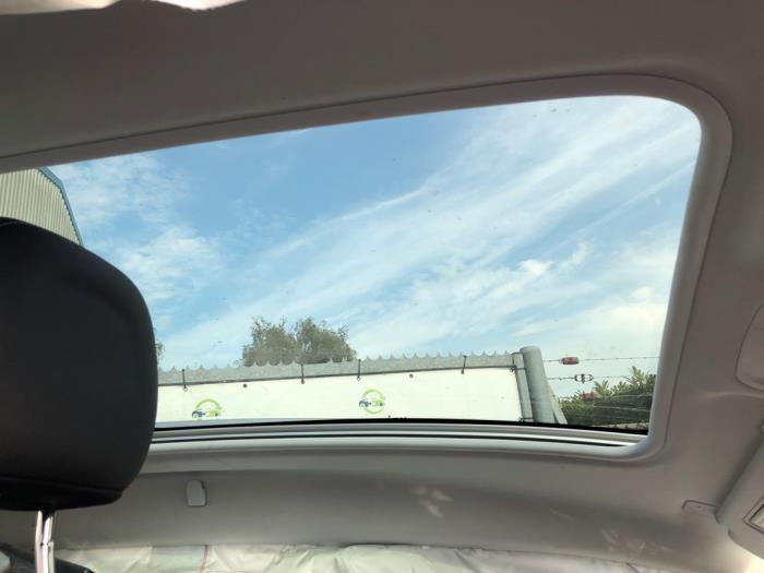 Peugeot 2008 1.2 12V e-THP PureTech 130 Sloopvoertuig (2018, Groen)