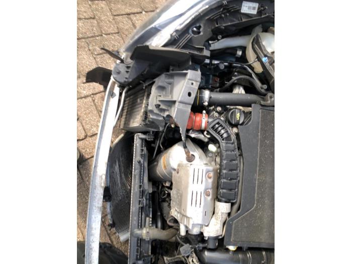 Peugeot 2008 1.2 12V e-THP PureTech 130 Sloopvoertuig (2018, Groen)