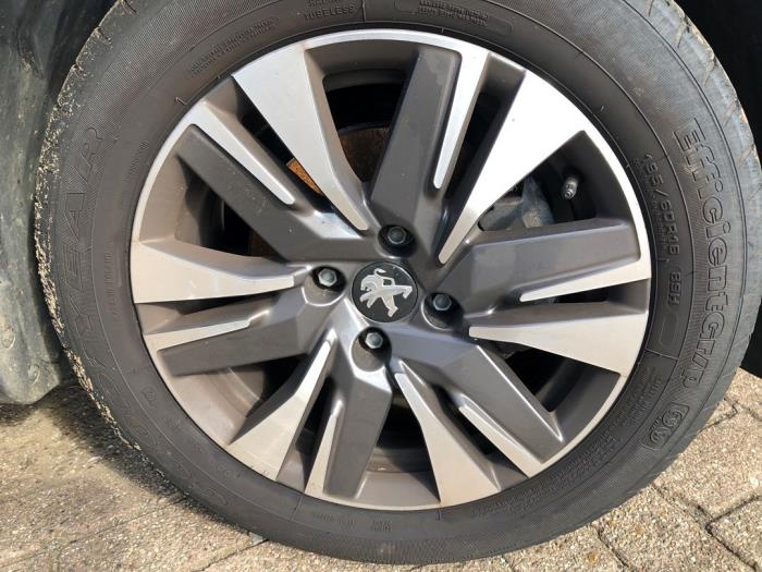 Peugeot 2008 1.2 12V e-THP PureTech 130 Sloopvoertuig (2018, Groen)