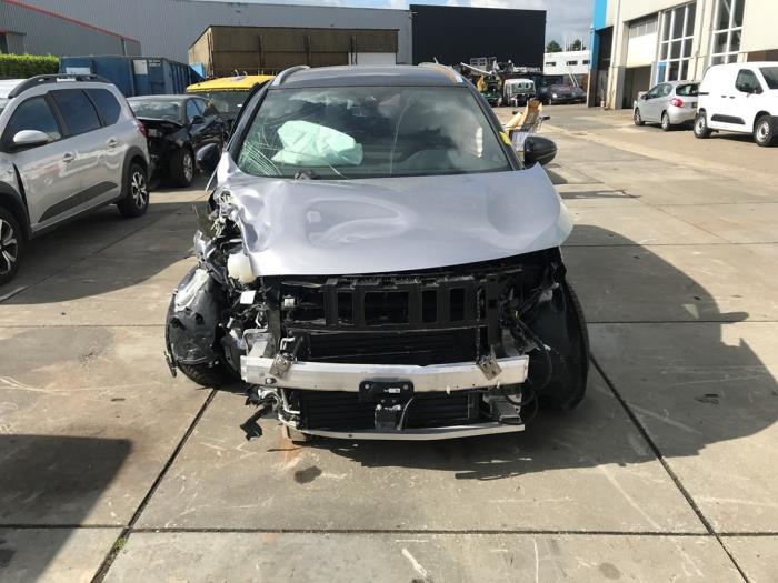 Peugeot 5008 II 1.2 12V e-THP PureTech 130 Sloopvoertuig (2024, Grijs)