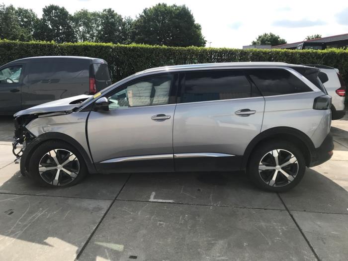 Peugeot 5008 II 1.2 12V e-THP PureTech 130 Sloopvoertuig (2024, Grijs)