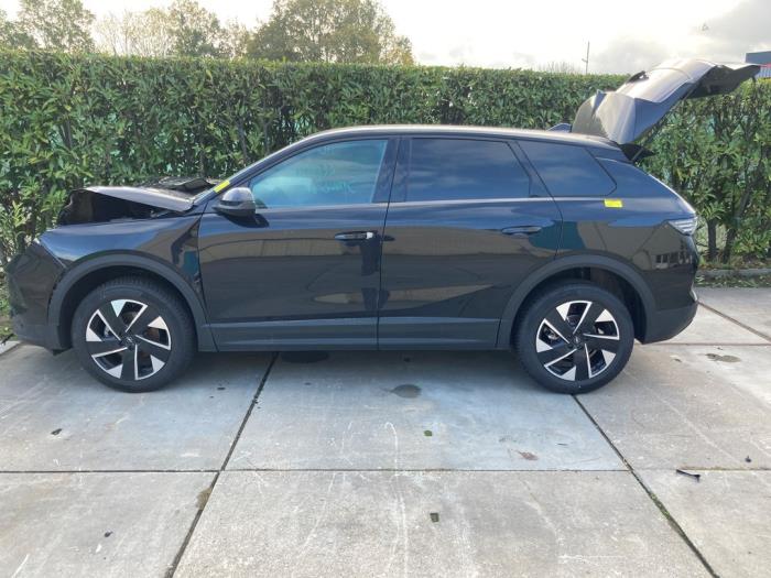 Opel Grandland 1.2 Turbo 12V Hybrid 136 Sloopvoertuig (2025, Zwart)