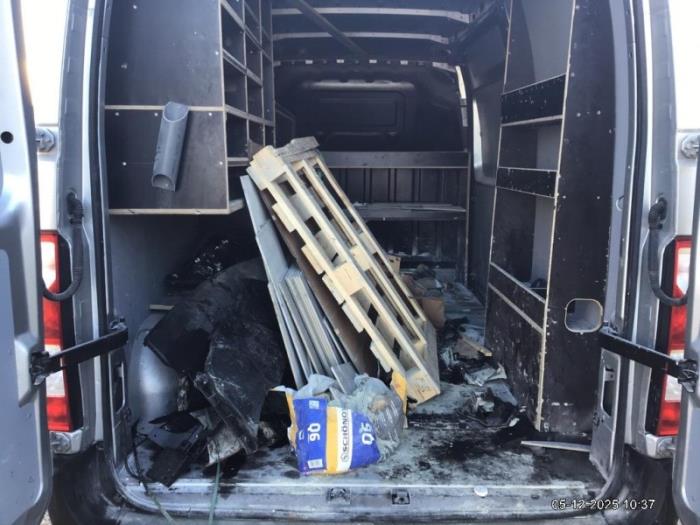 Renault Master III 2.3 dCi 150 16V Schadevoertuig (2024, Grijs)