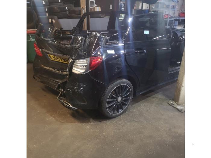 Mercedes B 1.5 B-180 CDI,d 16V Sloopvoertuig (2015, Metallic, Zwart)