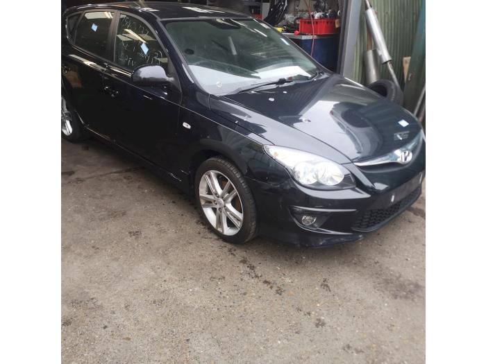 Hyundai i30 1.6 CRDi 16V VGT Sloopvoertuig (2012, Zwart)