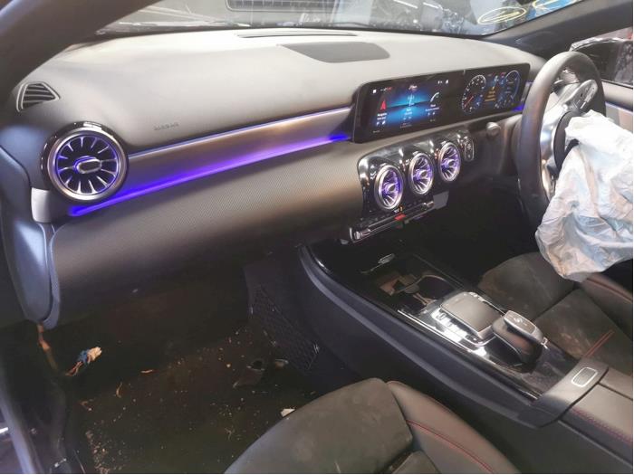 Mercedes A 2.0 A-250 Turbo 16V Sloopvoertuig (2018, Metallic, Zwart)