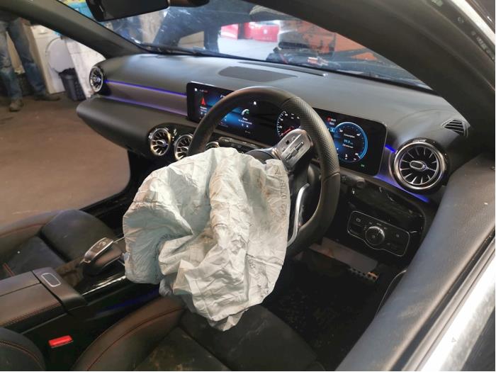 Mercedes A 2.0 A-250 Turbo 16V Sloopvoertuig (2018, Metallic, Zwart)