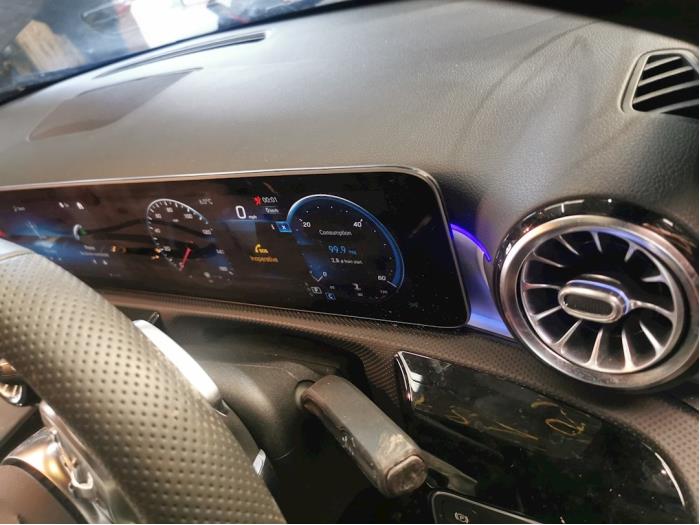 Mercedes A 2.0 A-250 Turbo 16V Sloopvoertuig (2018, Metallic, Zwart)