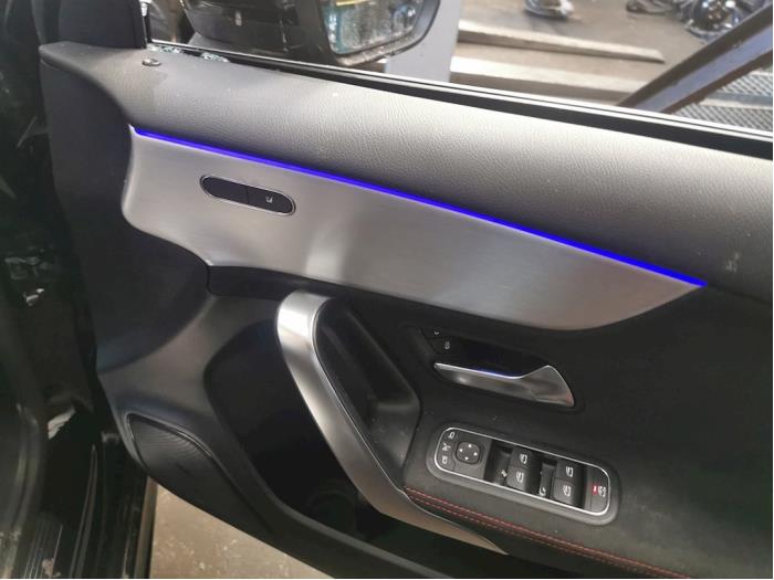 Mercedes A 2.0 A-250 Turbo 16V Sloopvoertuig (2018, Metallic, Zwart)