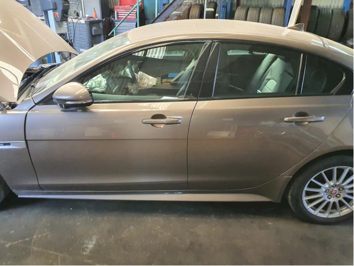 Jaguar XE 2.0 D E-Performance 16V Sloopvoertuig (2015, Brons, Bruin)