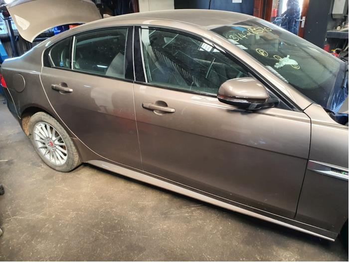 Jaguar XE 2.0 D E-Performance 16V Sloopvoertuig (2015, Brons, Bruin)