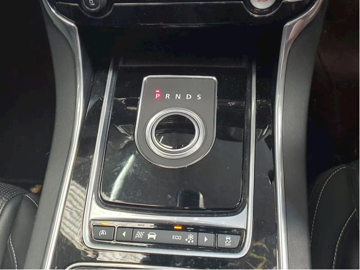 Jaguar XE 2.0 D E-Performance 16V Sloopvoertuig (2015, Brons, Bruin)