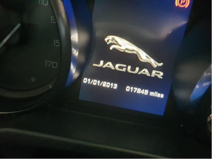 Jaguar XE 2.0d 180 16V AWD Sloopvoertuig (2016, Wit)