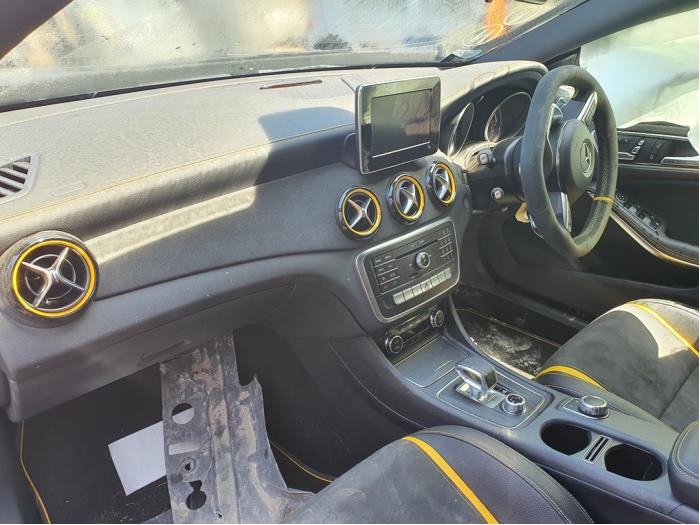 Mercedes CLA 2.0 AMG CLA-45 Turbo 16V Sloopvoertuig (2018, Metallic, Zwart)