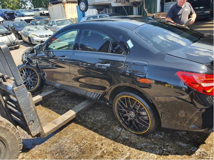 Mercedes CLA 2.0 AMG CLA-45 Turbo 16V Sloopvoertuig (2018, Metallic, Zwart)