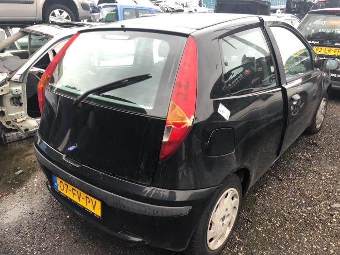 Fiat Punto II 1.2 60 S Sloopvoertuig (2000, Zwart)