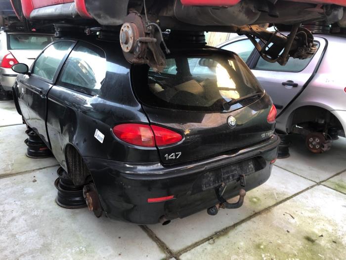 Alfa Romeo 147 1.6 Twin Spark 16V Sloopvoertuig (2003, Zwart)