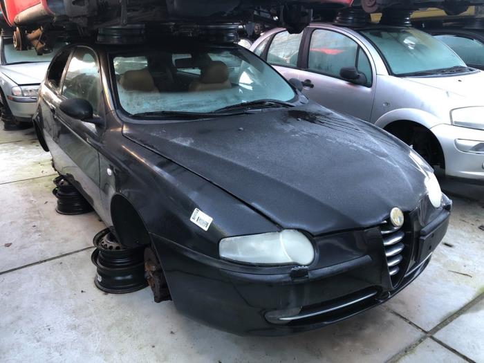 Alfa Romeo 147 1.6 Twin Spark 16V Sloopvoertuig (2003, Zwart)