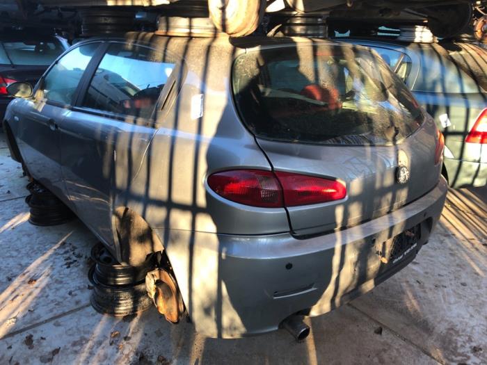 Alfa Romeo 147 1.9 JTDM 16V Sloopvoertuig (2006, Grijs)