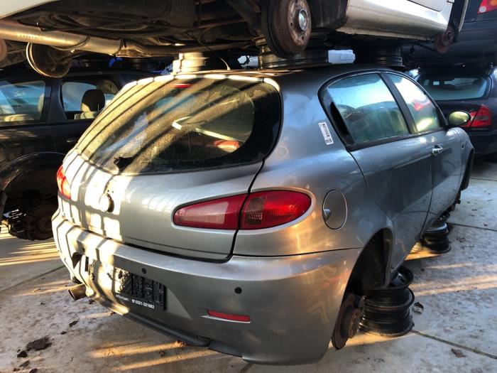 Alfa Romeo 147 1.9 JTDM 16V Sloopvoertuig (2006, Grijs)