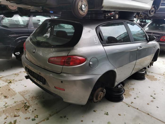 Alfa Romeo 147 1.9 JTDM 16V Sloopvoertuig (2006, Grijs)