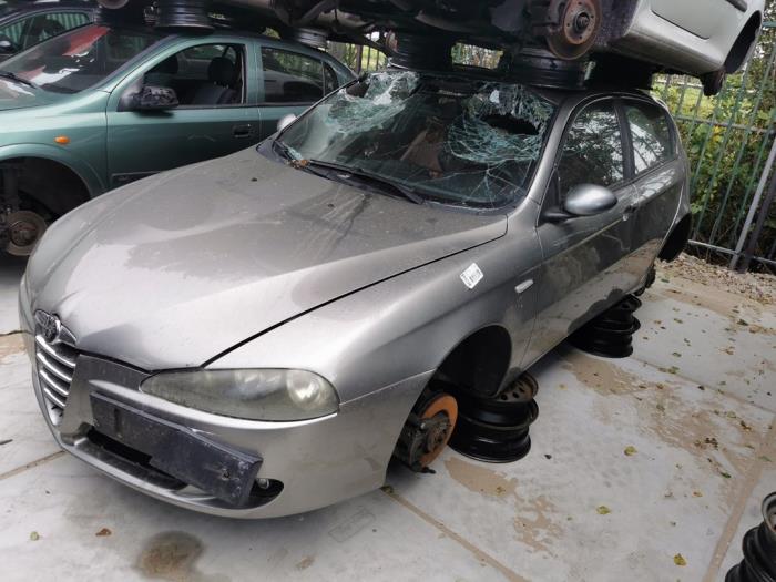 Alfa Romeo 147 1.9 JTDM 16V Sloopvoertuig (2006, Grijs)