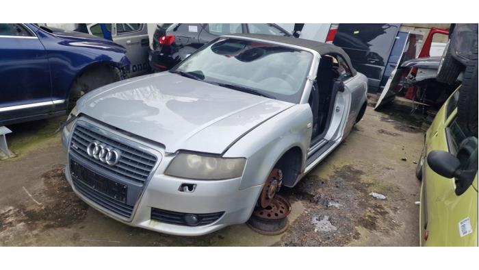 Audi A4 Cabriolet 2.4 V6 30V Sloopvoertuig (2002, Grijs)