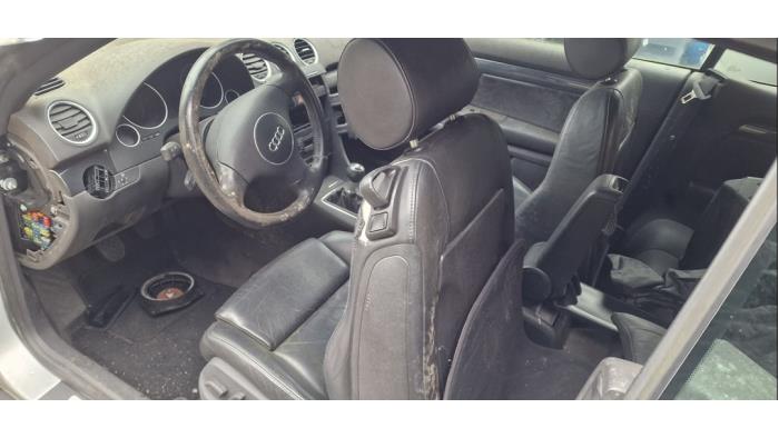 Audi A4 Cabriolet 2.4 V6 30V Sloopvoertuig (2002, Grijs)