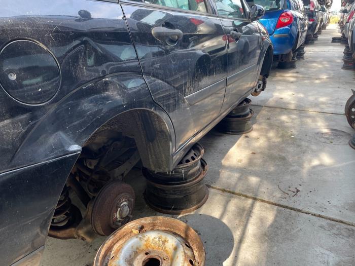 Ford Focus 1 Wagon 1.6 16V Sloopvoertuig (2003, Zwart)