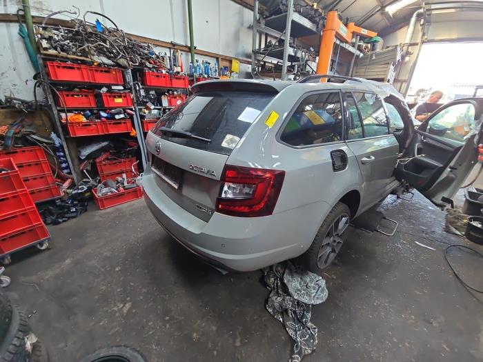 Skoda Octavia Combi 2.0 TSI RS 245 16V Sloopvoertuig (2020, Staal, Grijs)