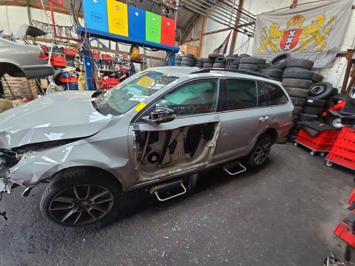 Skoda Octavia Combi 2.0 TSI RS 245 16V Sloopvoertuig (2020, Staal, Grijs)
