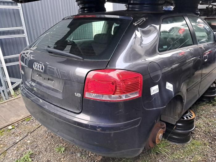 Audi A3 1.6 Sloopvoertuig (2004, Grijs)