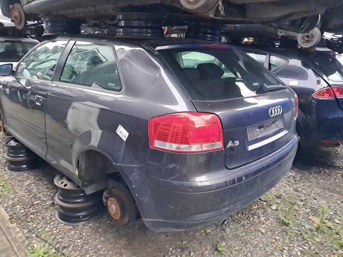 Audi A3 1.6 Sloopvoertuig (2004, Grijs)