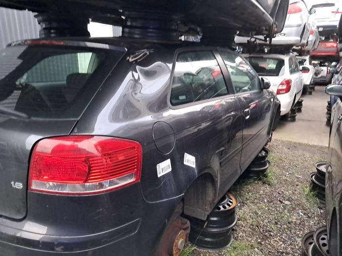 Audi A3 1.6 Sloopvoertuig (2004, Grijs)