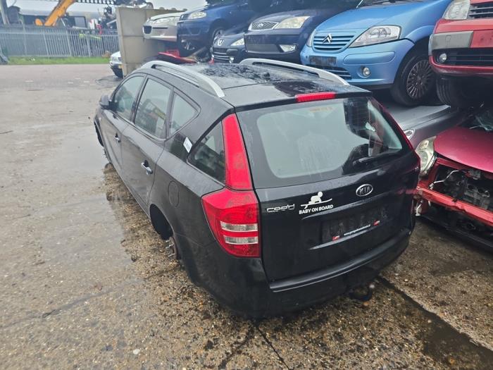 Kia Cee'd Sporty Wagon 1.4 16V Sloopvoertuig (2009, Zwart)