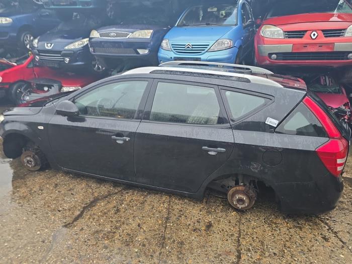 Kia Cee'd Sporty Wagon 1.4 16V Sloopvoertuig (2009, Zwart)