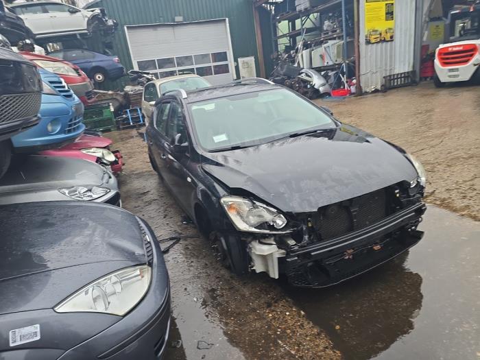 Kia Cee'd Sporty Wagon 1.4 16V Sloopvoertuig (2009, Zwart)