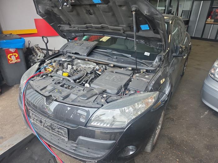 Renault Megane III Berline 1.4 16V TCe 130 Sloopvoertuig (2010, Zwart)
